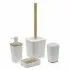 Kit da bagno con dispenser sapone e porta spazzolini in finitura bianca opaca con dettagli in bamboo