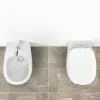 Coppia sanitari sospesi per disabili con apertura frontale e copriwc