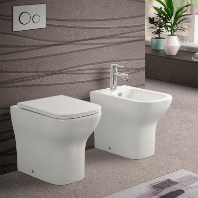Sanitari filomuro senza brida bianco lucido con sedile soft-close  Plana