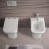 Sanitari filomuro senza brida bianco lucido con sedile soft-close  Plana