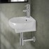 Lavabo sospeso ad angolo 39x36 in ceramica lucida con design ovale