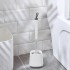 Portascopino da appoggio bianco e grigio con setole in silicone 