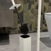 Dettaglio 2 Piantana porta rotolo e scopino da appoggio in acciaio bianco opaco Fusion