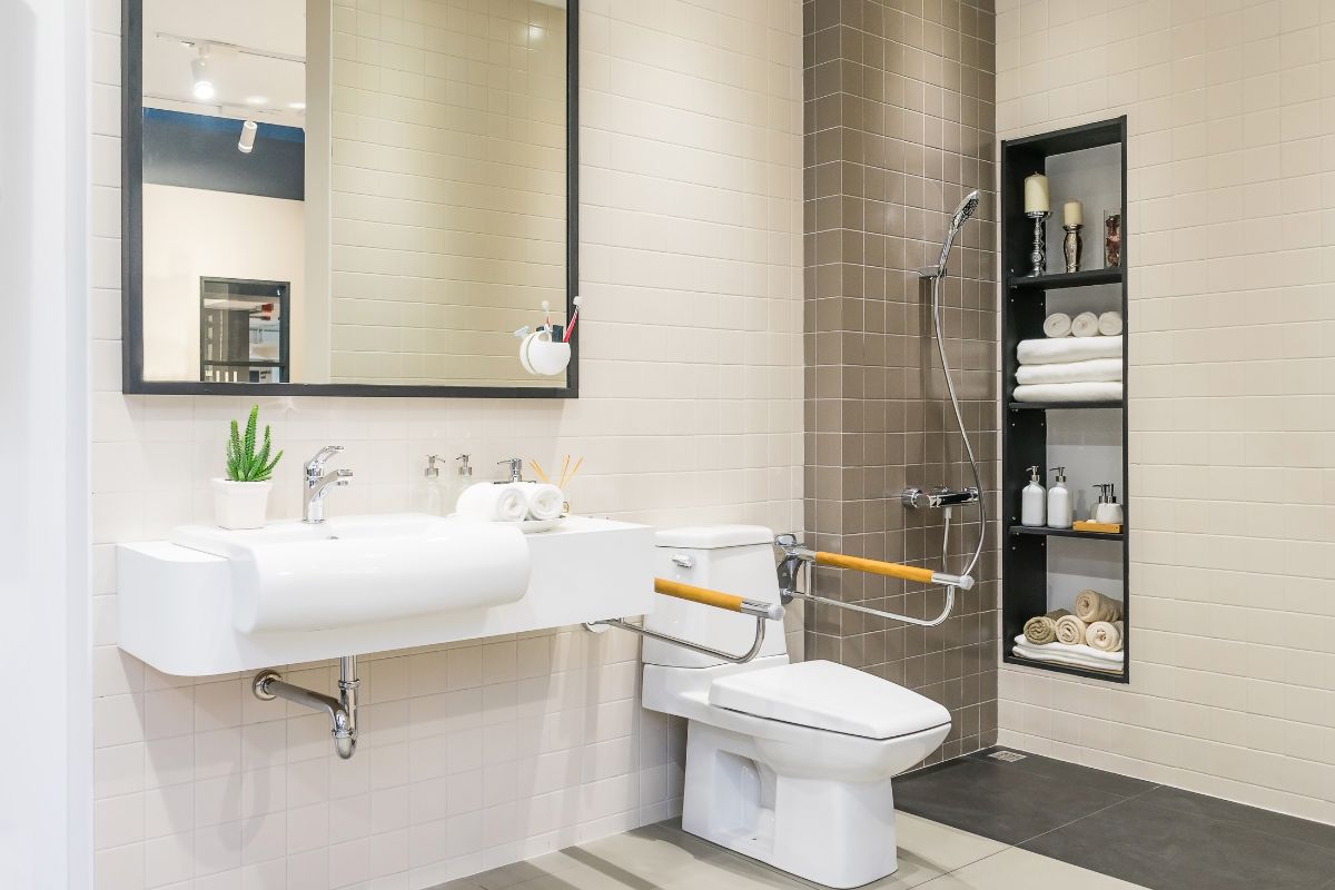 Normativa e consigli per la realizzazione di bagni per disabili